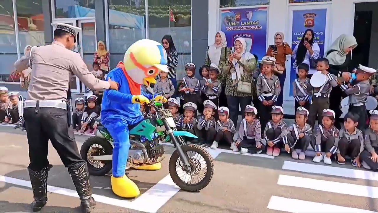 Taman Edukasi Lalu Lintas Polsek Pandeglang Bersama TK Salmin Kadomas Pandeglang