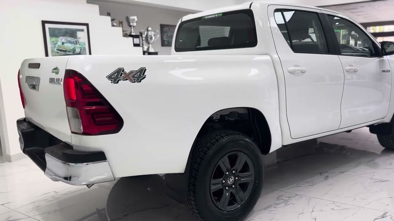 Toyota Hilux 2.8 SR 4x4 AT 0Km Año 2025