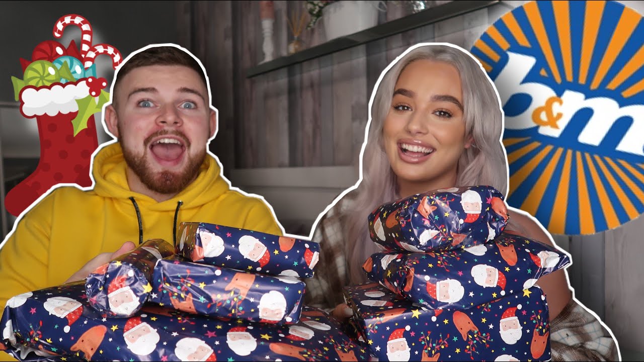 £30 B&M STOCKING FILLER CHALLENGE WITH MY BOYFRIEND | VLOGMAS DAY 4 | CHRISTMAS 2020