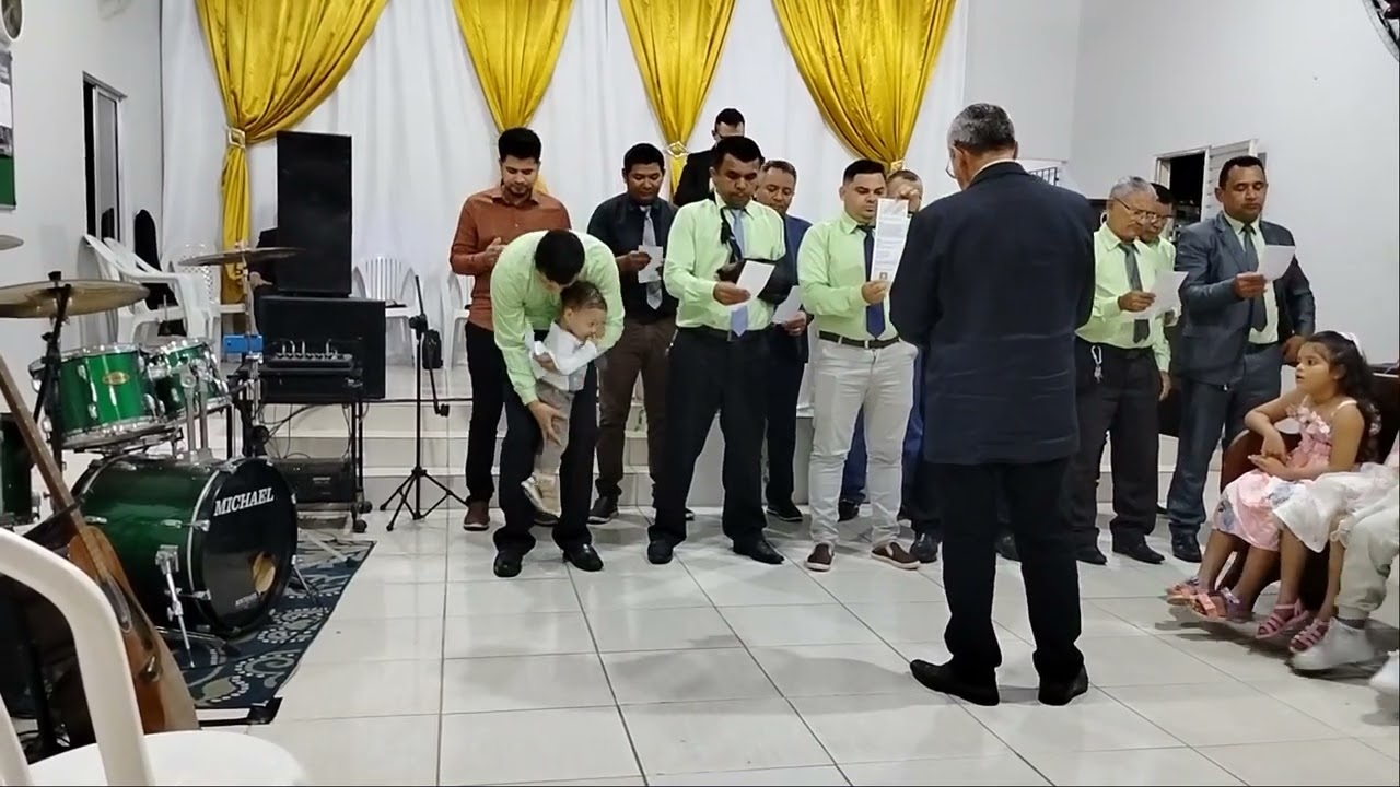 CONJUNTO DOS APÓSTOLOS DA FÉ LOUVANDO A DEUS....