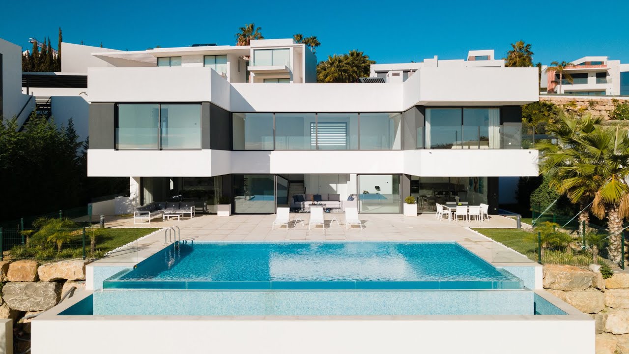 Ultra-Modern Villa with Panoramic Views in Marbella, €2.280.000, Marbella Hills Homes Real Estate