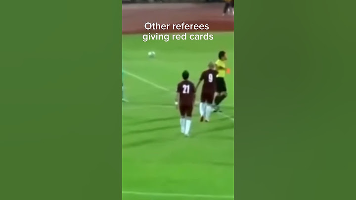 This referee is crazy 🤣 #football
