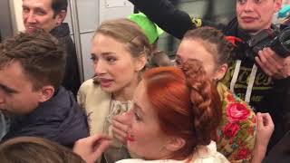 "Свадьба в Малиновке" в метро "Свадьба в Малиновке" в метро