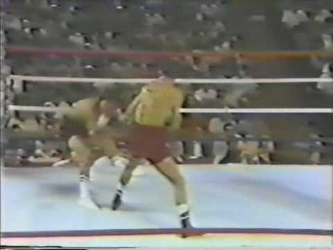 Alexis "El Flaco Explosivo" Arguello vs Jose Luis ...