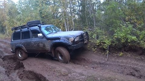 Малость размыло дорогу
