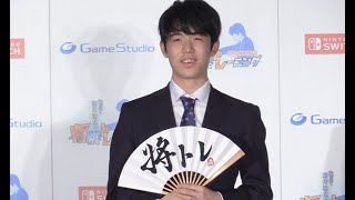 藤井七段、初監修のゲームをお披露目
