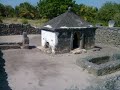 KABURI AMBALO MWL NYERERE ALIFIKA KUOMBEA UHURU MTI HUU UNA MIAKA 500 KABURI AMBALO MWL NYERERE ALIFIKA KUOMBEA UHURU MTI HUU UNA MIAKA 500