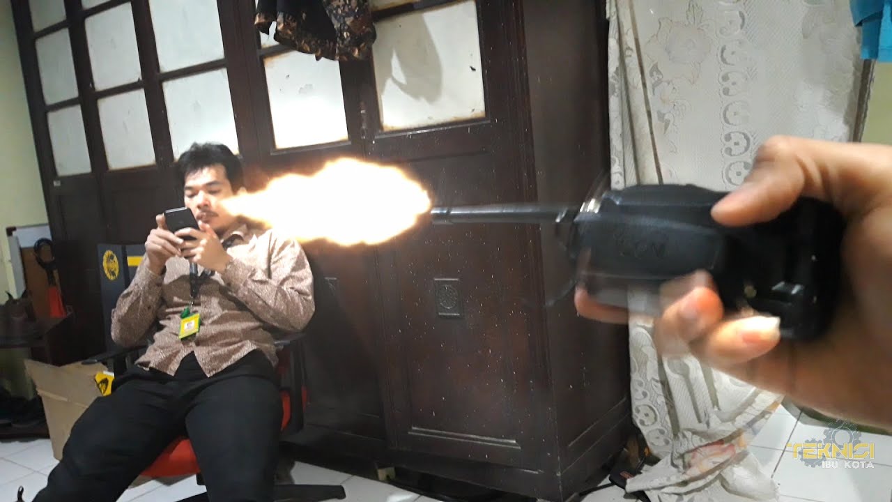 Hati - hati bermain HT (Handy talky)