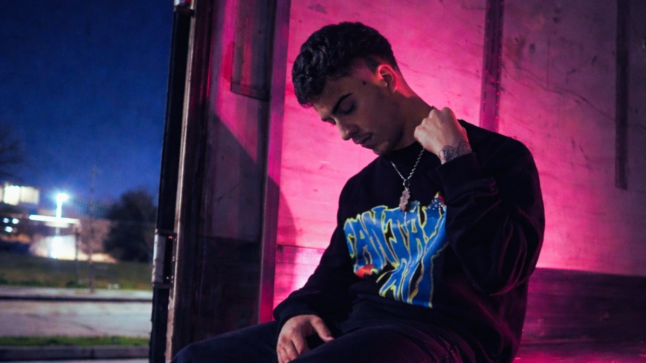Watch Kera - TELEFONO (Video Official) on YouTube Watch Kera - TELEFONO (Video Official) on YouTube