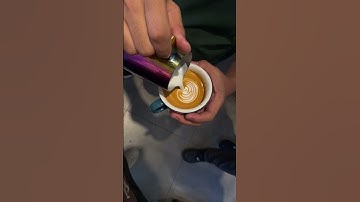 Latte wing tulip | Basic wiggle #latte #latteart #wings #tulip #barista #baristalife #tutorial