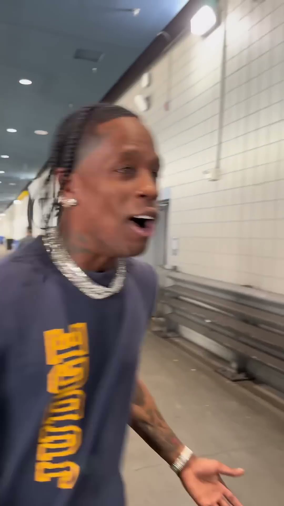Speed beats Travis Scott in a race?