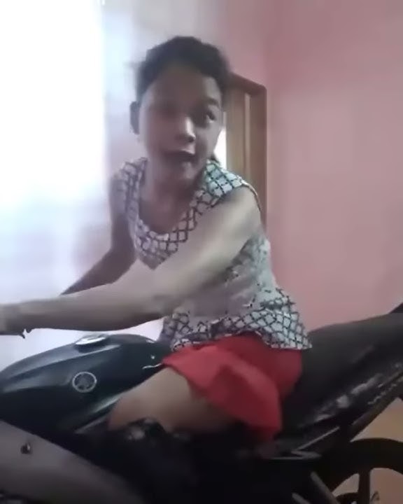 Viral,, cewek ngetril ngamuk sambil joget asik