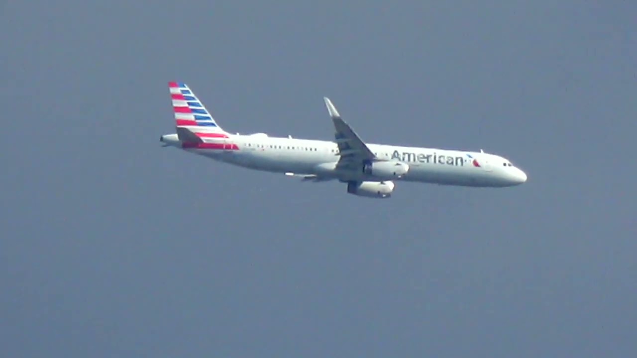 (4K) JAN 21 2026 AMERICAN AIRLINES ON FINAL 