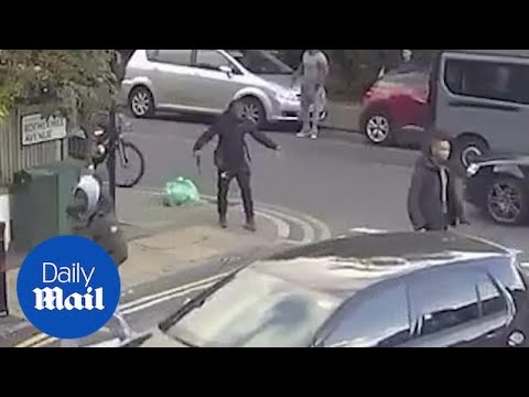 Youth Pulls Knife During South London Street Fight