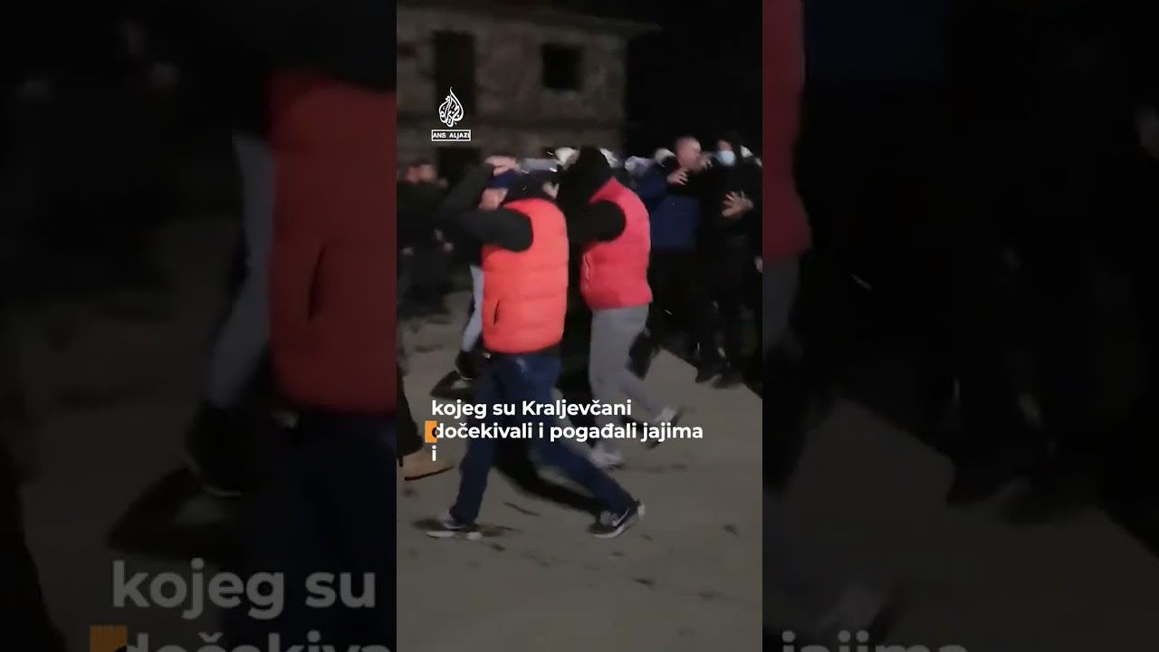 قام المواطنون مجدداً برشق رئيس بلدية كرالييفو وأعضاء الحزب الاشتراكي الوطني بالبيض