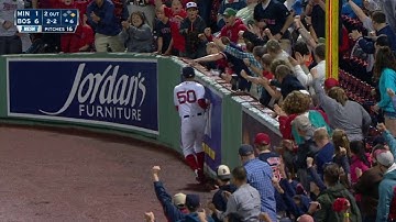 MIN@BOS: Betts makes a great running catch in right