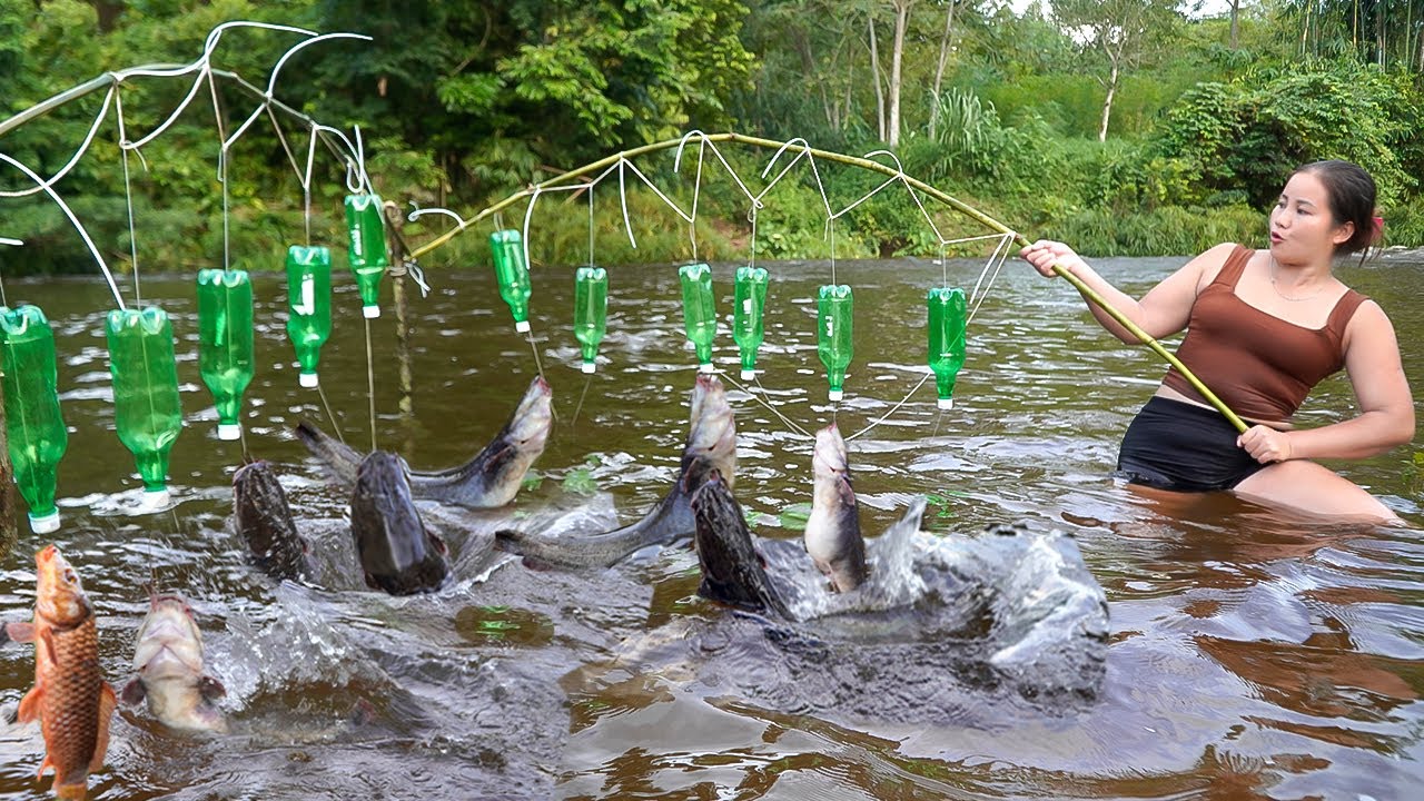 “Creative fishing with plastic bottles – Simple but extremely effective, catching many big fish!”
