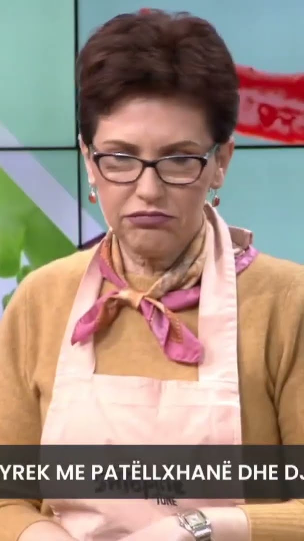 Byrek me patëllxhane dhe djathë - Në Shtëpinë Tonë