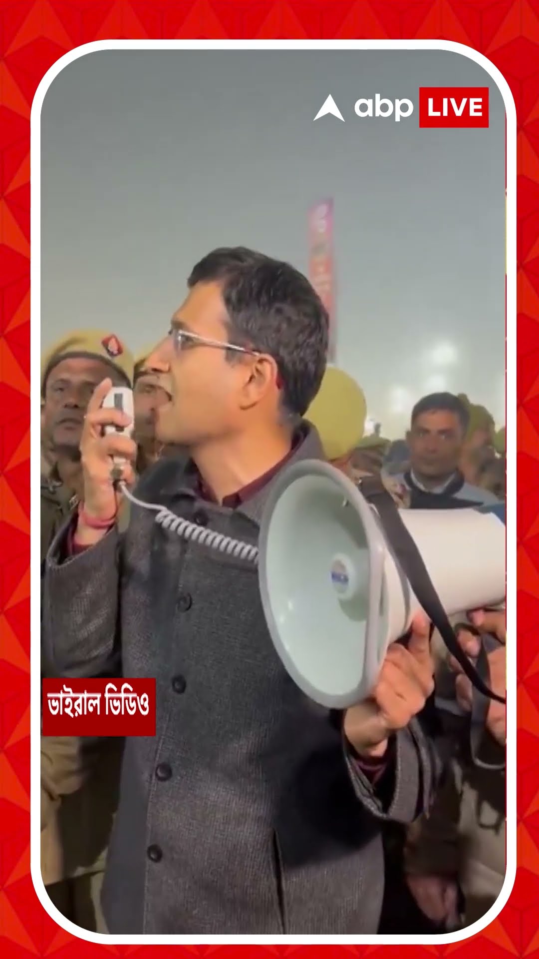 ডিভিশনাল কমিশনারের বক্তব্যের পরই হুড়োহুড়ি ! ভাইরাল ভিডিও ঘিরে উঠছে প্রশ্ন