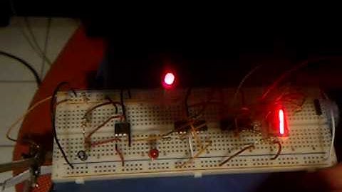 Contador Binário: 555 + Flipflop JK 74LS76 + Decoder 74LS48 + Display 7 segmentos