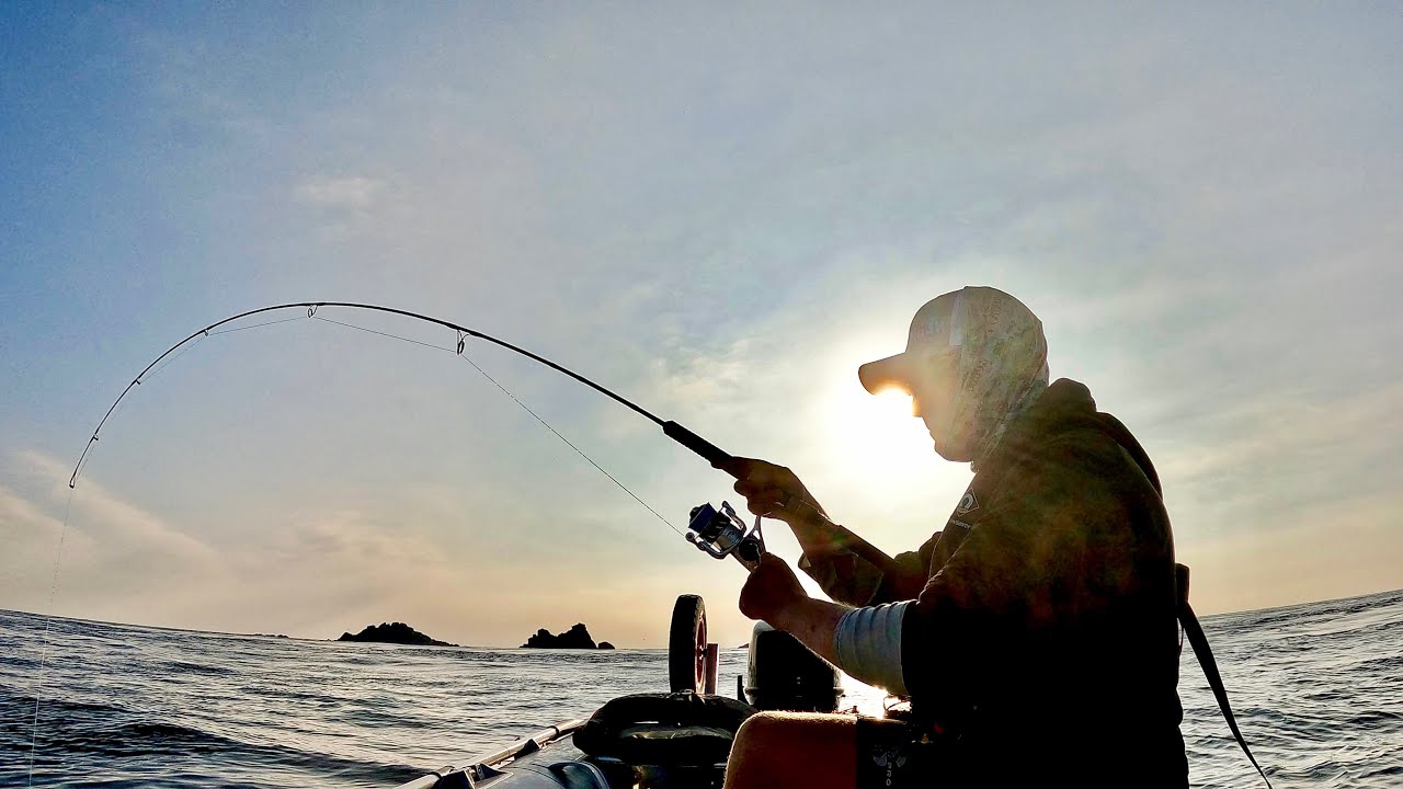 Inflatable Boat Reef Fishing with Lures and Jigs – Perfect Weather, Unexpected Catch!