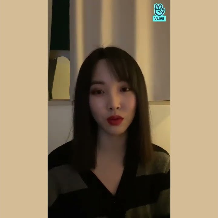 유주 (YUJU) sings '기다리다(Waiting)' by Younha on VLive