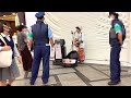 全財産失ったホームレスの為に歌ったら警察沙汰に、、