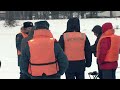 В Ярославле сотрудники МЧС измеряли толщину льда на Которосли и предупреждали рыбаков