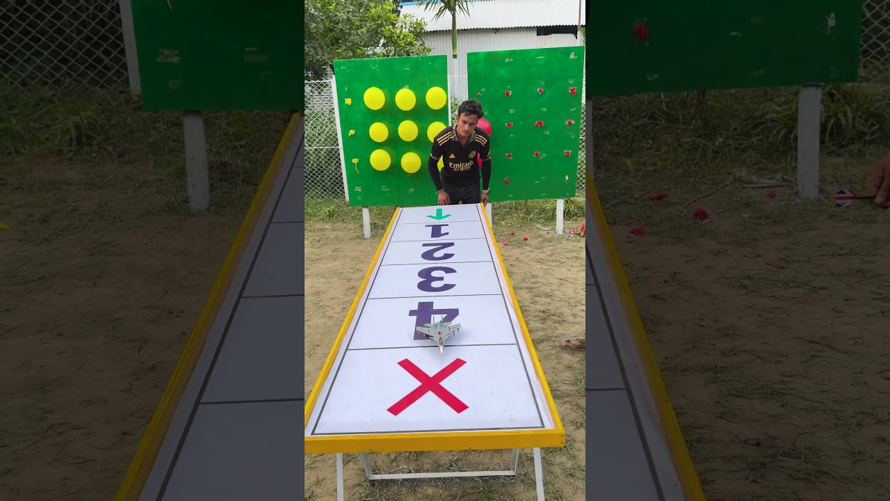 Intense balloon popping race : Can you guess the winner ?