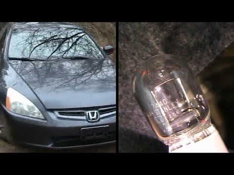 2005 Honda Accord - How To Replace Brakelight And Rear Bulbs
