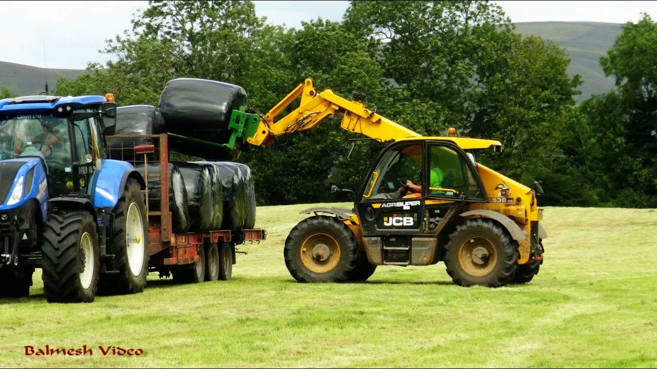Collecting Bales for Silage with JCB and New Holland.
