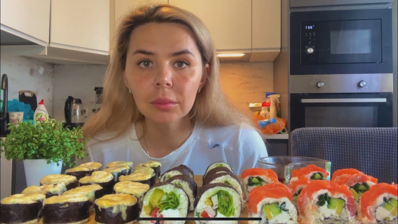 МУКБАНГ Роллы с секретом 🍣 - YouTube