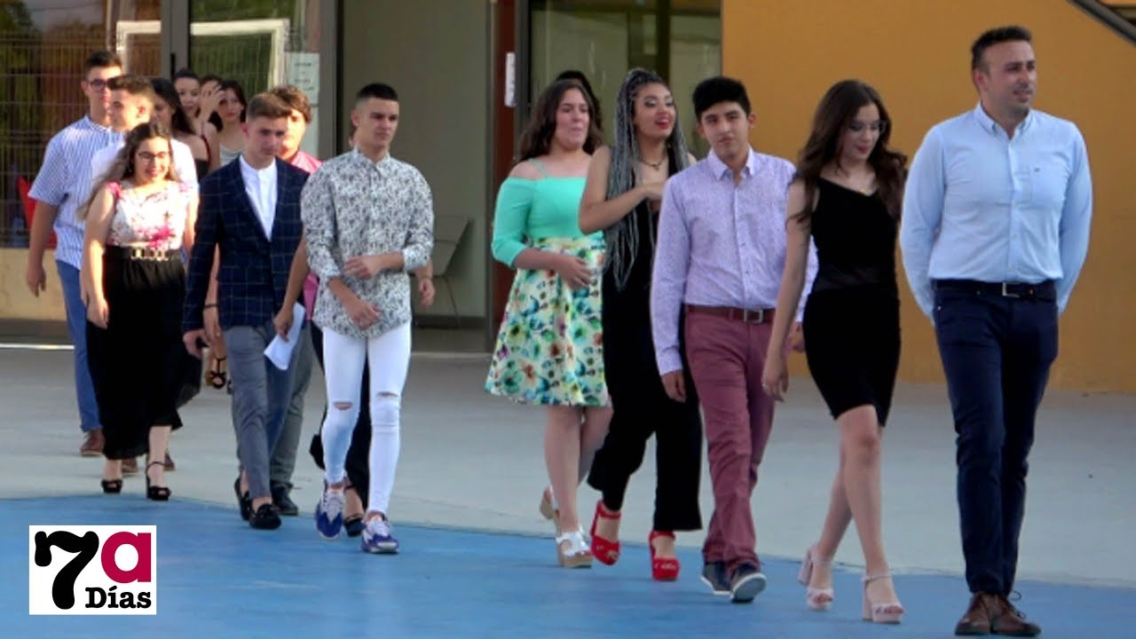Se gradúa la primera promoción de Secundaria del Azaraque