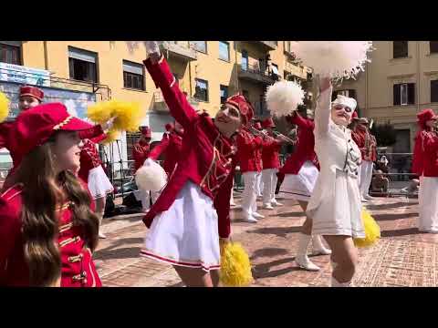 Le majorette del Montenegro si esibiscono in piazza Cavour per il Mandorlo in Fiore di Agrigento