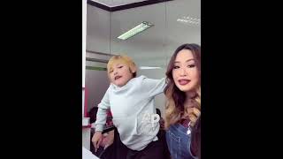 wowsetelah Tak Pernah Lepas Pakai Kursi Roda Akhirnya Pinkan Mambo Tunjukan Luke Bisa Berdiri