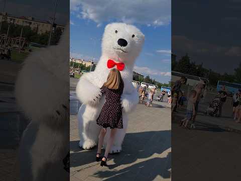 Самое красивое и милое поздравление 😊 девушка не ожидала 💐 #белыймедведьволжский #волгоград