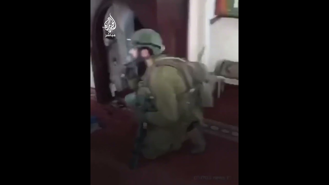 جنود من جيش الاحتلال  يتلون “نصوصًا توراتية” عبر مكبرات الصوت في أحد مساجد #جنين