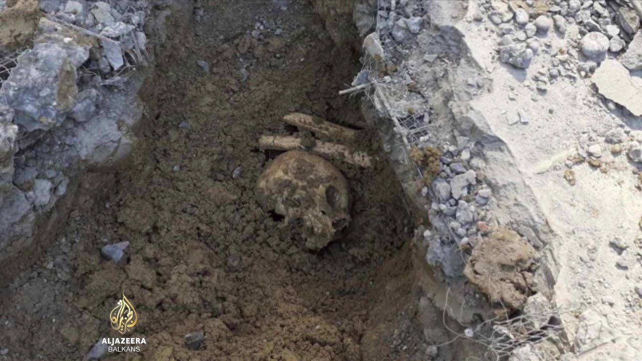 طبيب من برتشكو يتحدث عن رفات في فناء منزله الخلفي