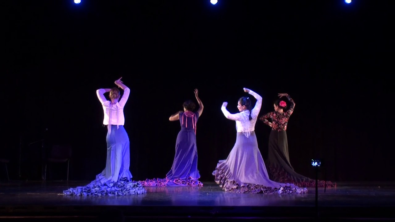 Tientos con bata de cola