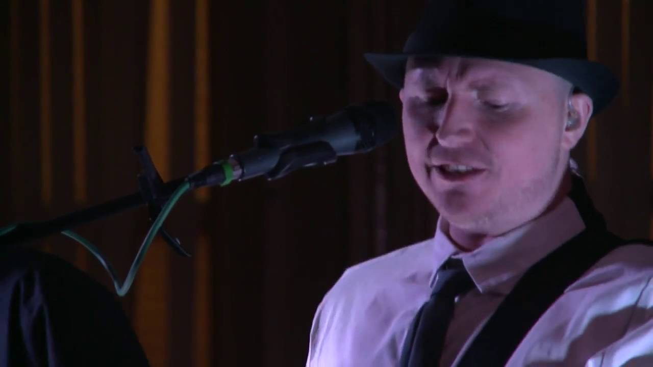 Professional Party Band For Hire Blackpool, Lancashire, Liverpool and UK-Wide - Posh Busker