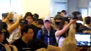 shinhwa in taiwan 20120510 Airport