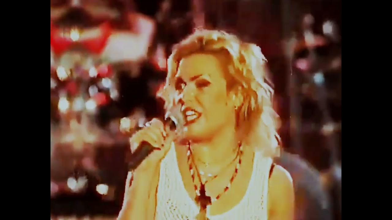 Live blonde. Kim Wilde Love blonde.