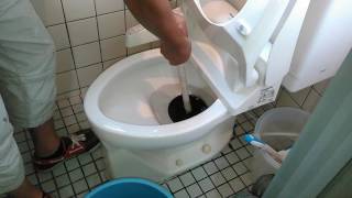 トイレのつまり　ラバーカップの使い方　住まいの総合病院