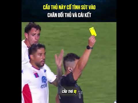 Cầu thủ cố tình sút vậy thẻ vàng có xứng đáng không #bongda  #football thumbnail