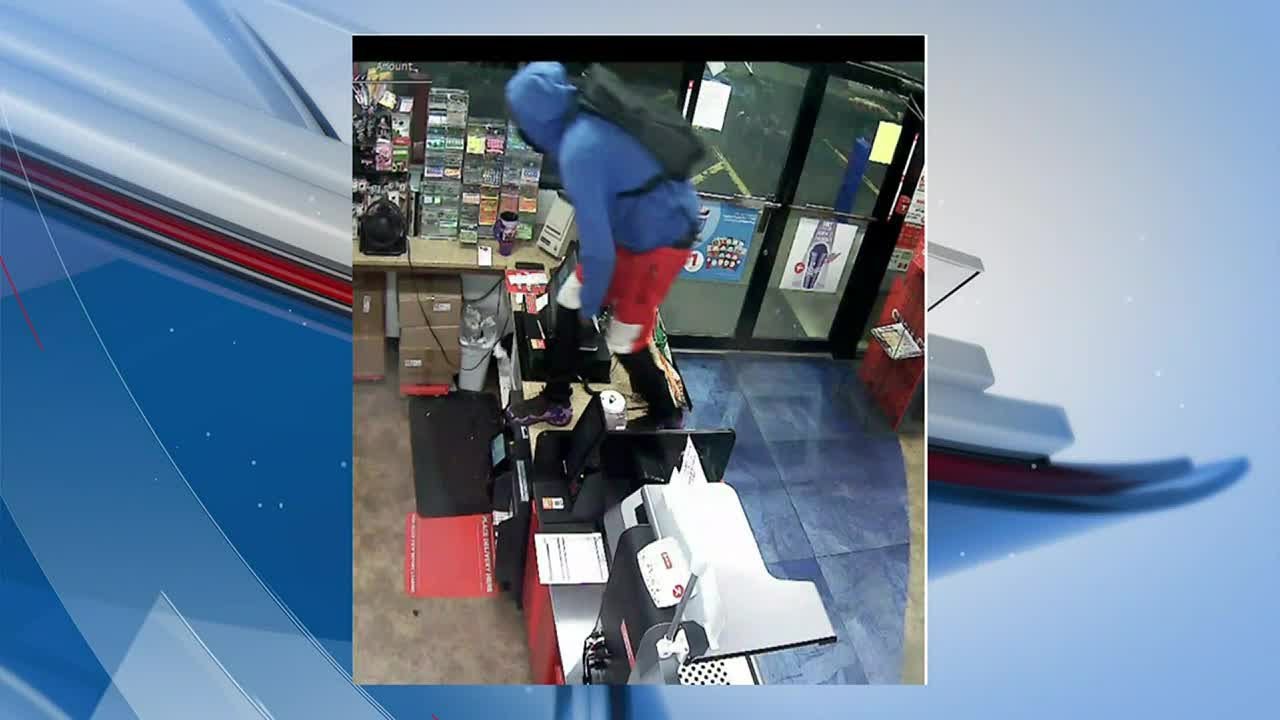 Suspects wanted for armed robbery of Dougherty Co. gas station - YouTube