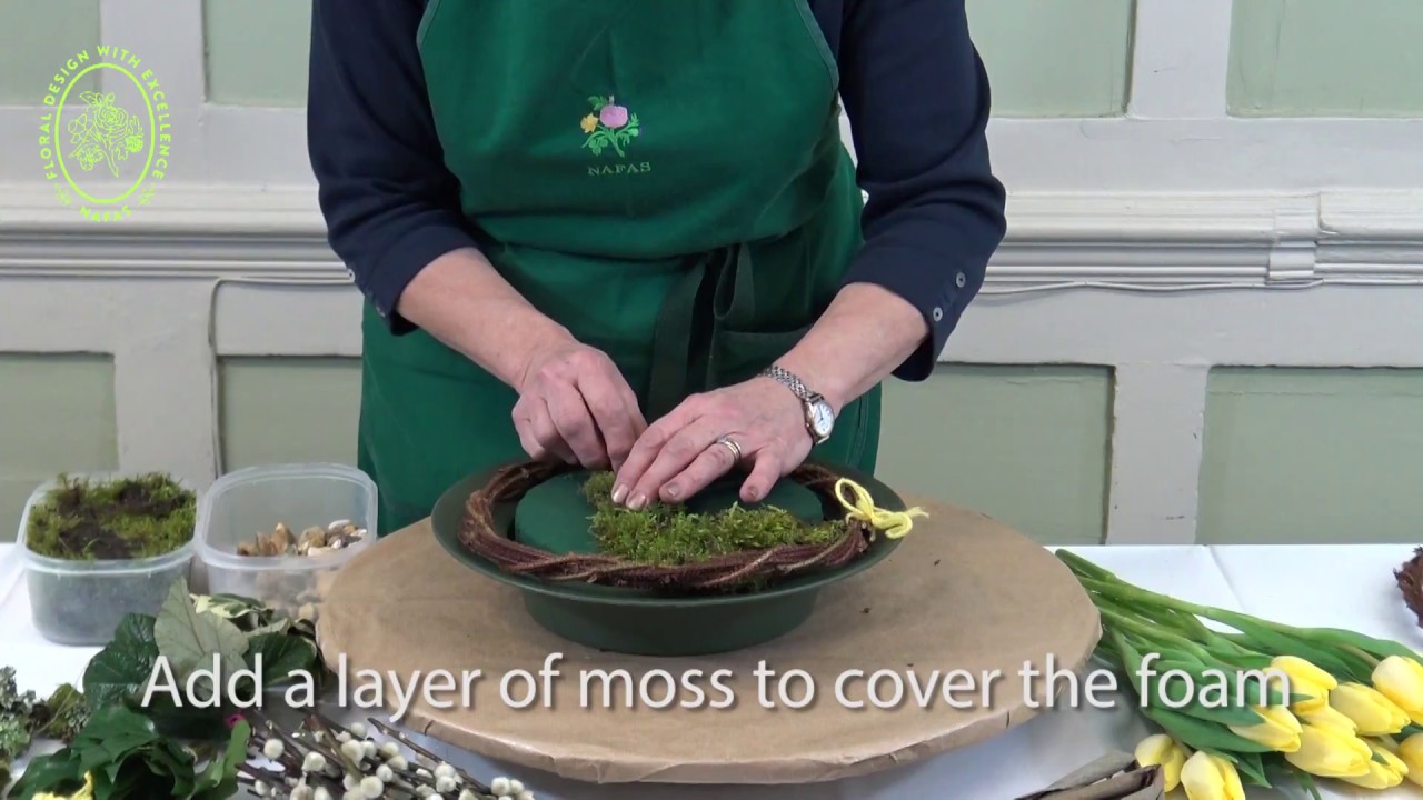 How to Make a Flower Arrangement for Easter