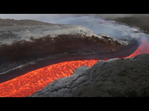 Video: ¿Qué tipo de lava fluye más rápido?