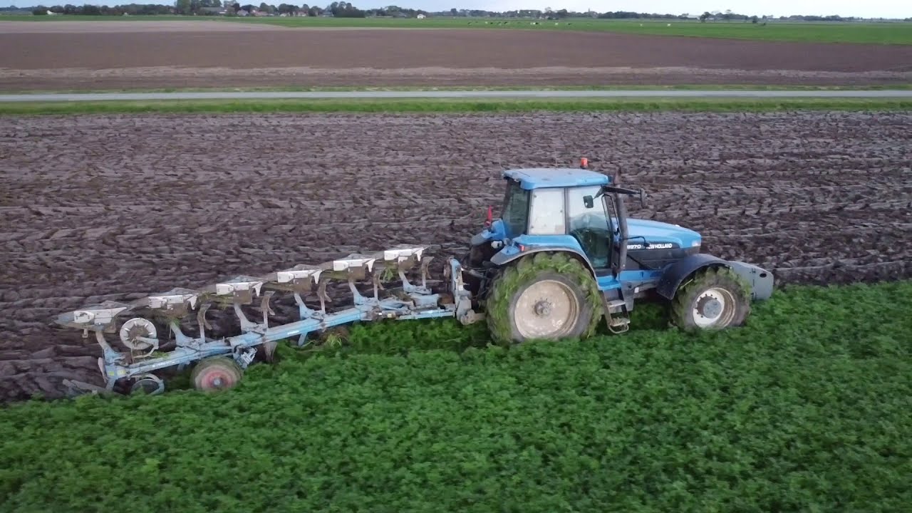 Ploegen met New Holland 8970A en Lemken variopal 9.