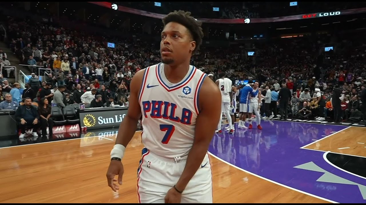 Kyle Lowry checks in the for the 76ers in what is likely the final time he'll play in Toronto