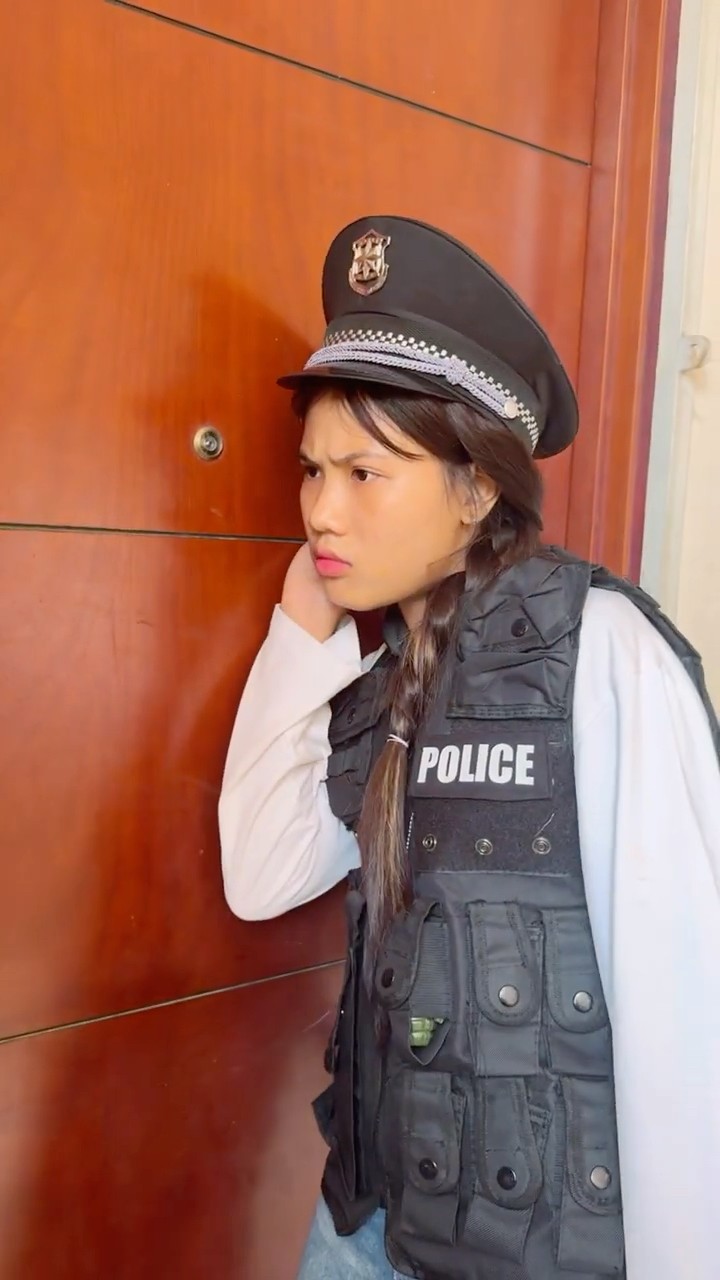 Su Hao comedy: smart policewoman ?